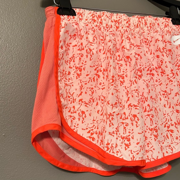 NWT Nike Sz Medium Orange/White Athletic Running Shorts! - Picture 2 of 11